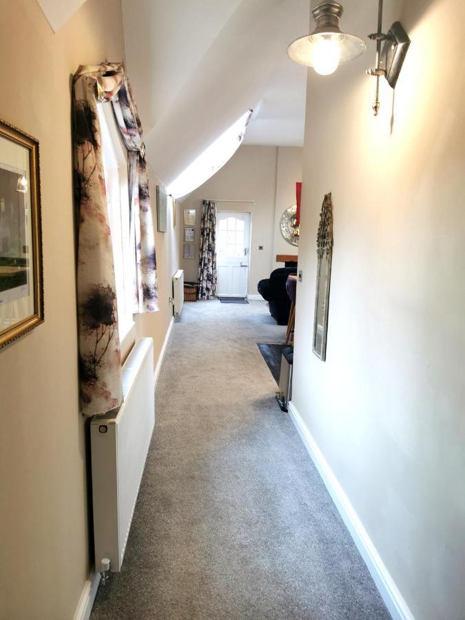 The Coach House Apartment At Cefn Tilla Court, 우스크 외부 사진
