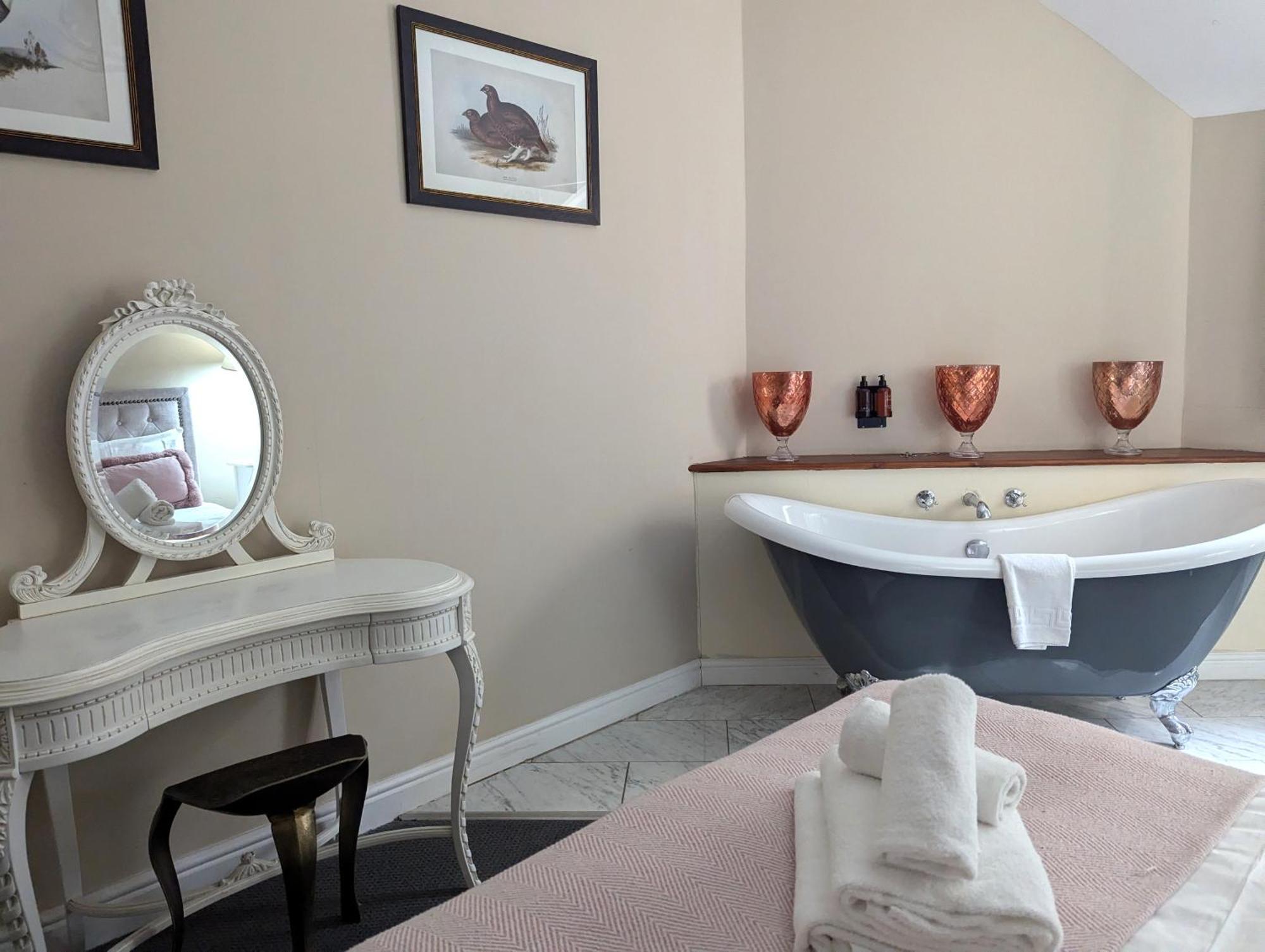 The Coach House Apartment At Cefn Tilla Court, 우스크 외부 사진
